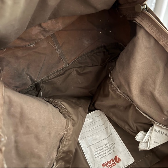 FJALLRAVEN | Classic Kanken Backpack - Picture 2 of 3